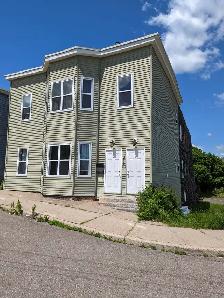 219C Newman - Updated Bachelor North, Private Entrance