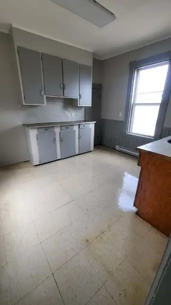 219C Newman - Updated Bachelor North, Private Entrance - Photo 3
