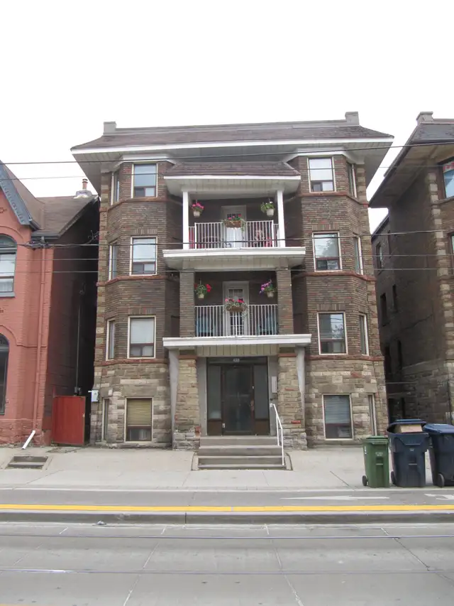 Small Cozy Single Occupancy 1 bedroom apartment steps to subway