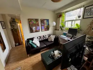 Small Cozy Single Occupancy 1 bedroom apartment steps to subway - Photo 9