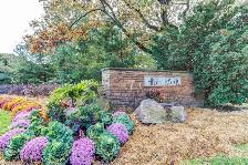 Small Cozy Single Occupancy 1 bedroom apartment steps to subway - Photo 13