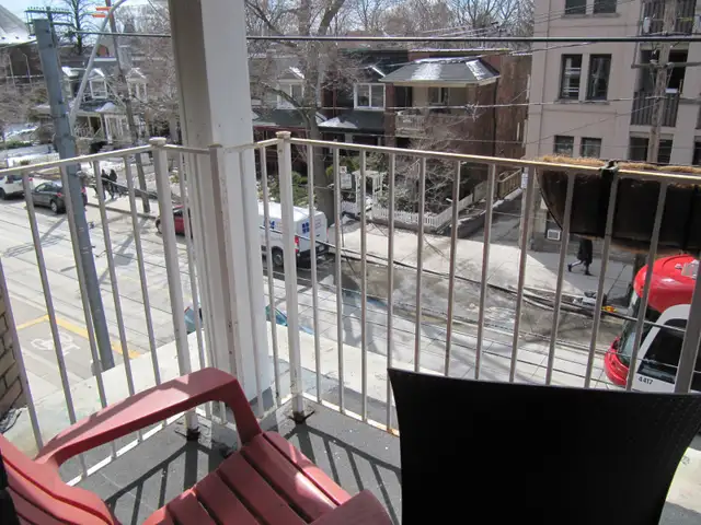 Small Cozy Single Occupancy 1 bedroom apartment steps to subway - Photo 15