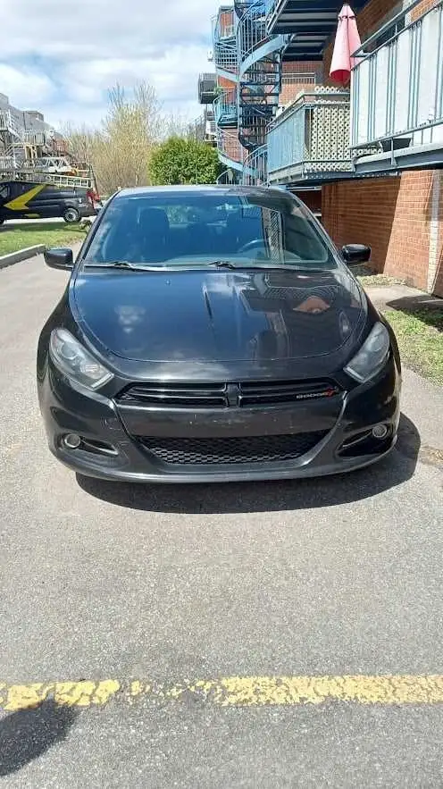 Belle voiture propre et en ordre.