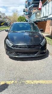 Belle voiture propre et en ordre.