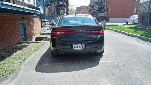 Belle voiture propre et en ordre. - Photo 3
