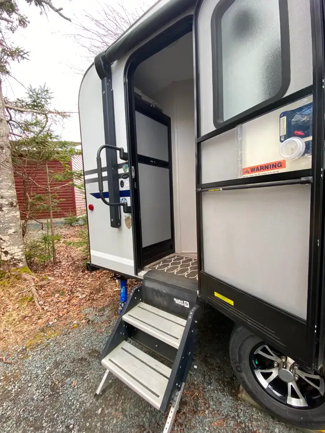 21 ft Sonic travel trailer - Photo 2