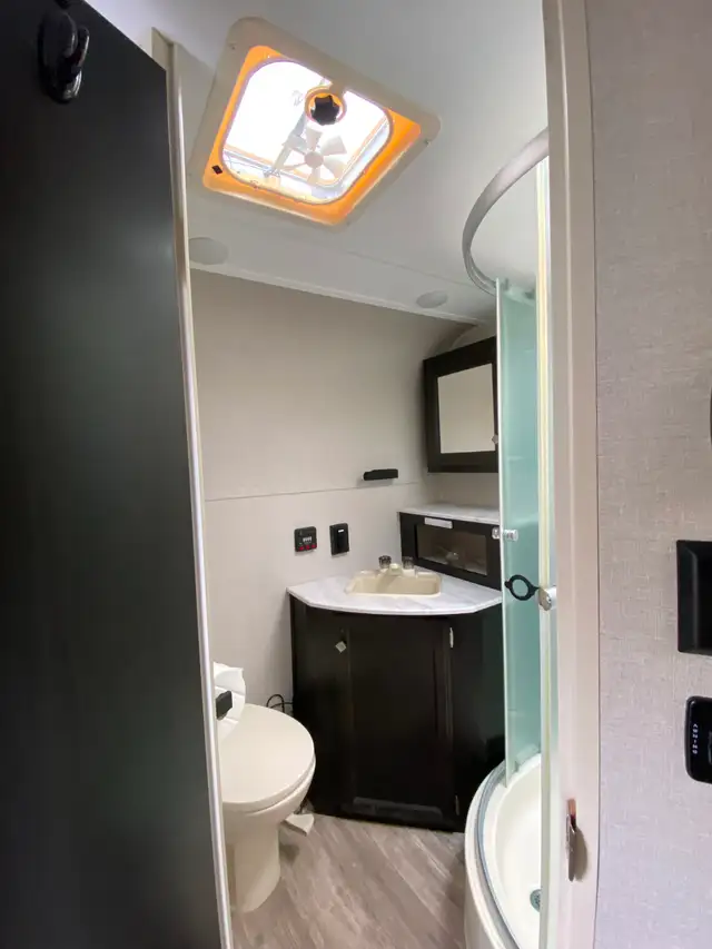 21 ft Sonic travel trailer - Photo 3