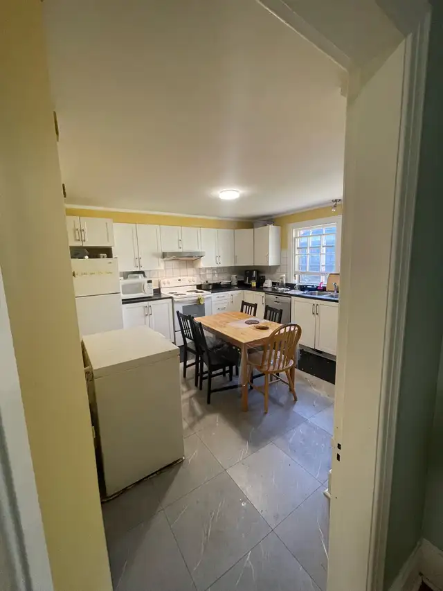 Fully furnished Room for rent - Photo 3