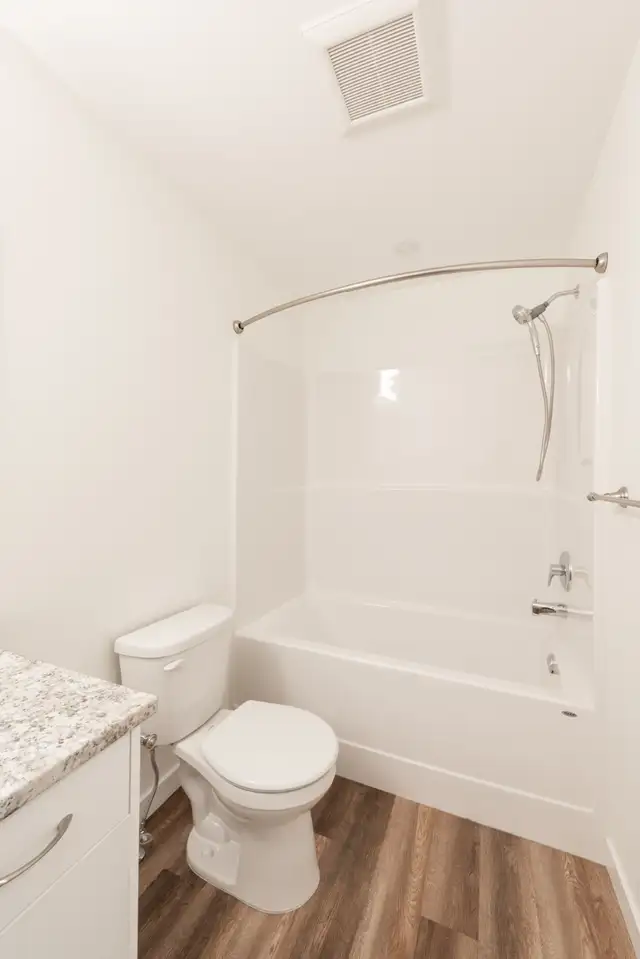 Townhouse for rent - Photo 3