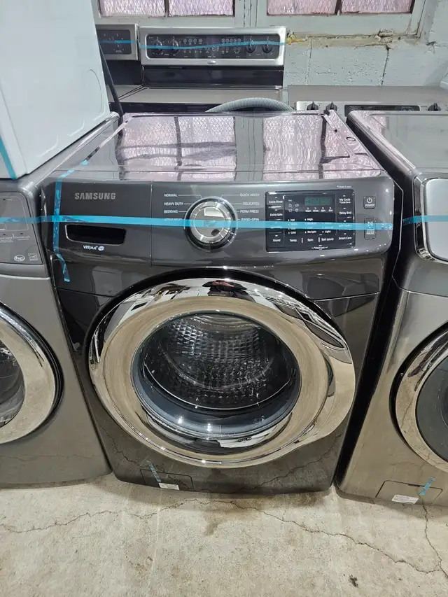 LIKE NEW! Samsung 27' Black Stainless Steel Front-Load Washer
