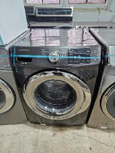 LIKE NEW! Samsung 27' Black Stainless Steel Front-Load Washer