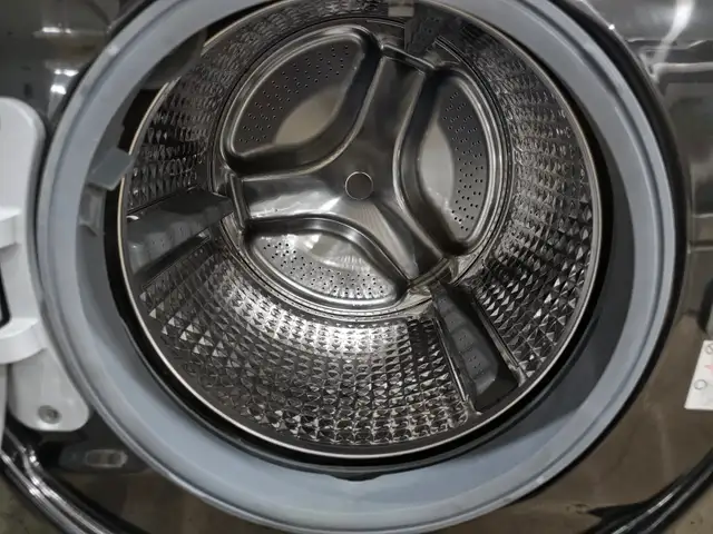 LIKE NEW! Samsung 27' Black Stainless Steel Front-Load Washer - Photo 3