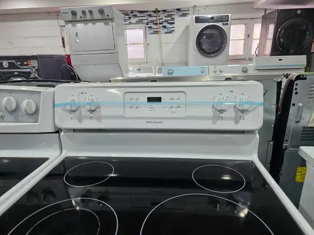 Frigidaire 30' White Freestanding Electric Ceramic Top Stove - Photo 2