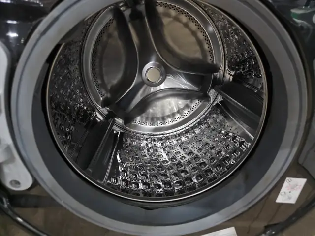 NEWER MODEL Samsung 27' Black Stainless FrontLoad Washer Machine - Photo 3