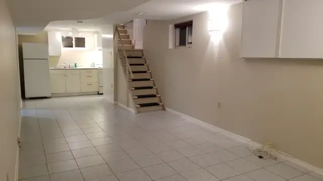 Bright 1 Bedroom Basement Apartment - Walk to Subway - Photo 3