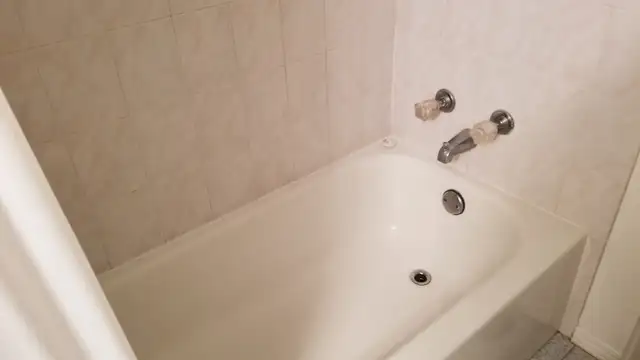 Bright 1 Bedroom Basement Apartment - Walk to Subway - Photo 7