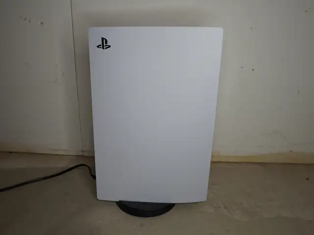 Playstation 5 With Two Controllers For Sale - Photo 4