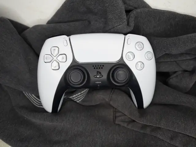 Playstation 5 With Two Controllers For Sale - Photo 7