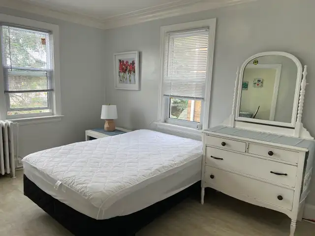 Bright, Clean, Stylish Fully Furnished Bachelor Unit for Rent - Photo 4