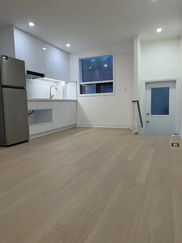 Bathurst Dundas one studio Available May 1st - Photo 2