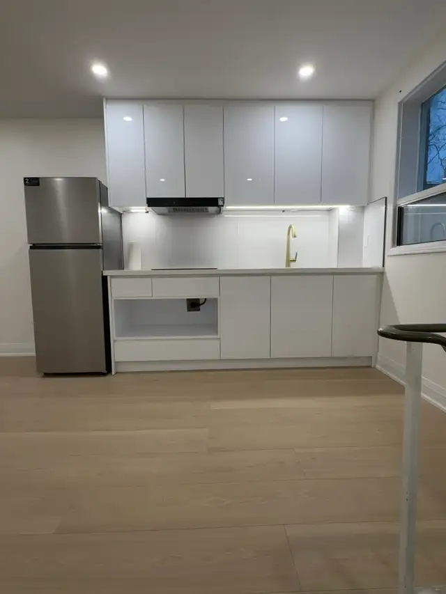Bathurst Dundas one studio Available May 1st - Photo 3