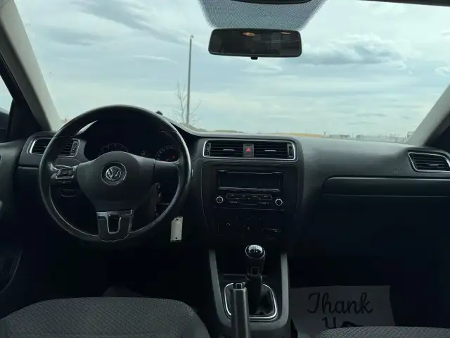 2013 Volkswagen Jetta Manual - Photo 9