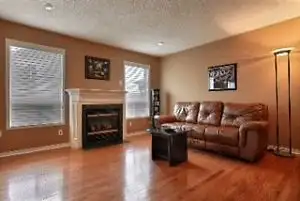 Master Bedroom With Walk In Closet For Rent In Mississauga. - Photo 3