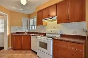Master Bedroom With Walk In Closet For Rent In Mississauga. - Photo 4