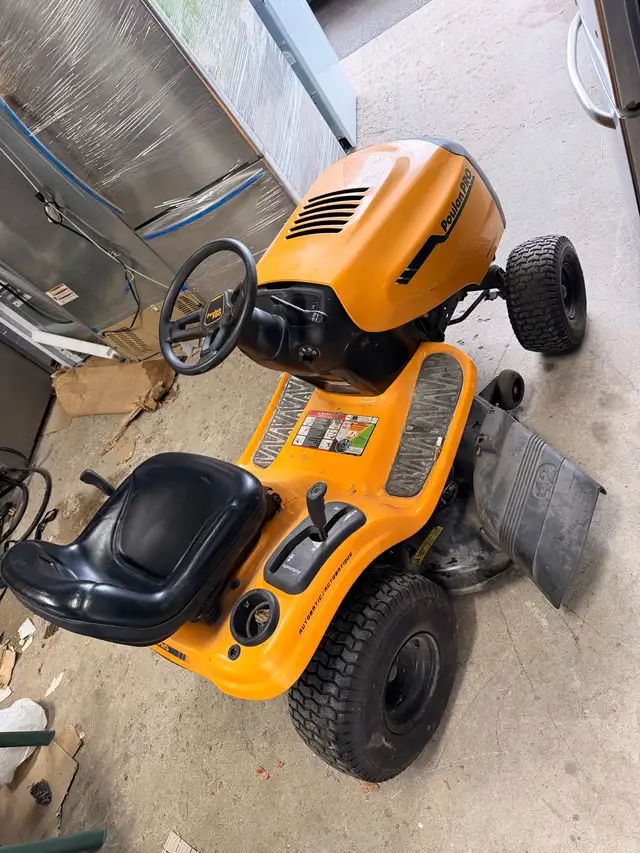 LAWN TRACTOR POULAN GOOD WORKING CONDITION