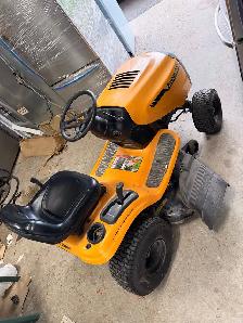 LAWN TRACTOR POULAN GOOD WORKING CONDITION