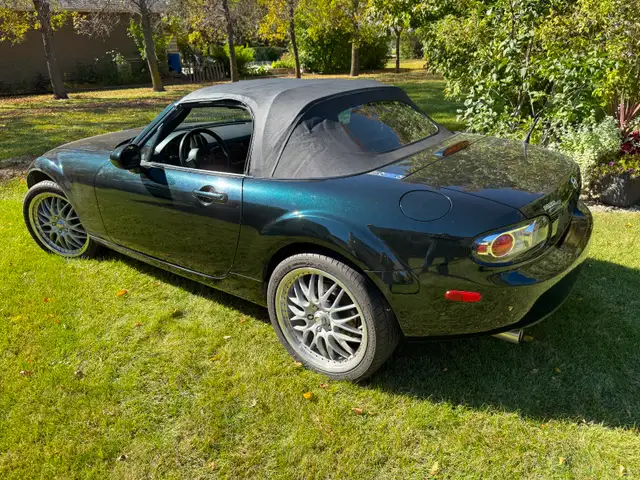 2008 Mazda MX-5 Miata Roadster in Highland Green - Photo 3