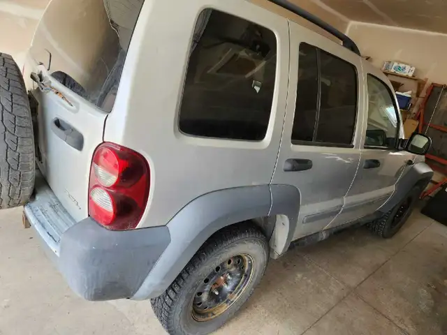 2004 Jeep Liberty V6 4x4 - Photo 2