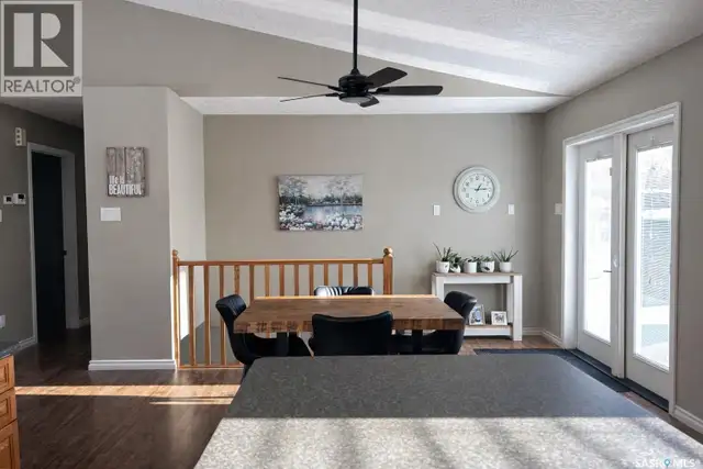 SHELLBROOK: 4 bed, 2.5 bath, double heated garage - Photo 6