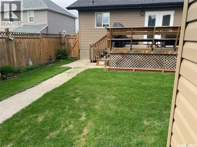 SHELLBROOK: 4 bed, 2.5 bath, double heated garage - Photo 8