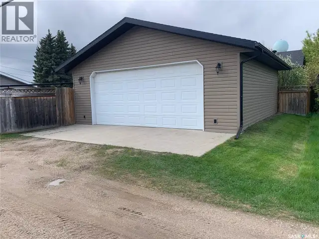 SHELLBROOK: 4 bed, 2.5 bath, double heated garage - Photo 9