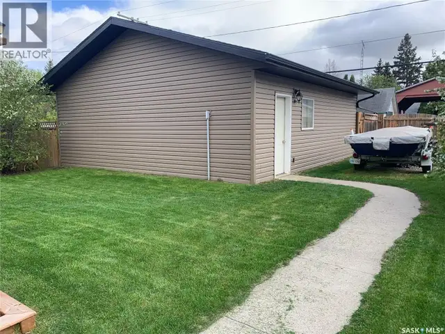 SHELLBROOK: 4 bed, 2.5 bath, double heated garage - Photo 10