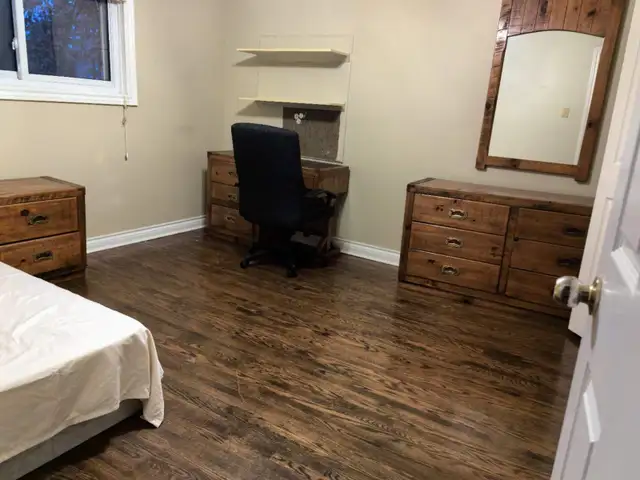 All Inclusive Furnished Bedroom near Leslie & Steeles - Photo 4