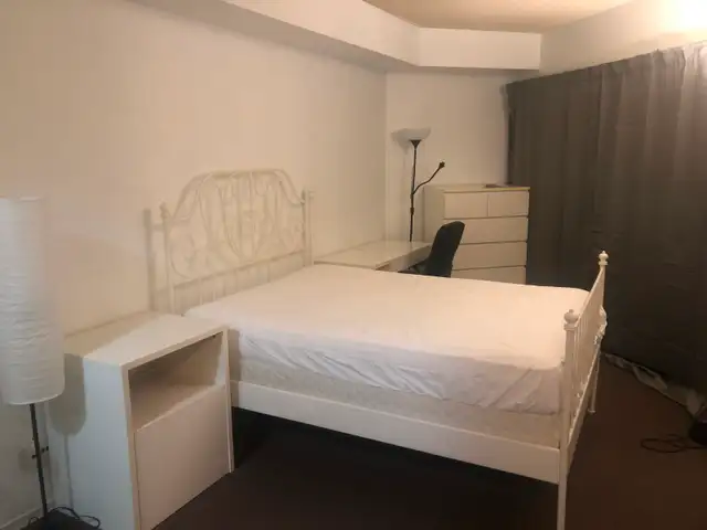 Furnished Room for Rent - Downtown Toronto - Photo 3