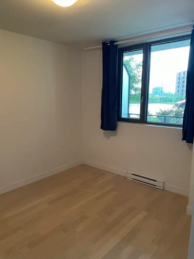 Immediately Available Apartment near Angrignon metro - Photo 2