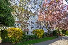 Spacious 2 Bed Condo for Sale in Oak Bay