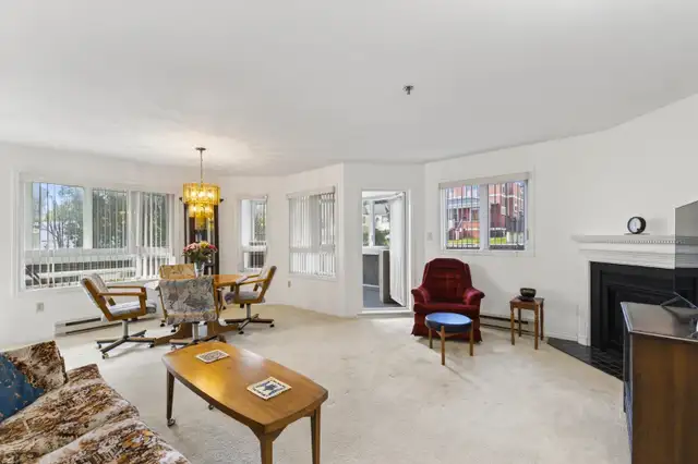 Spacious 2 Bed Condo for Sale in Oak Bay - Photo 2