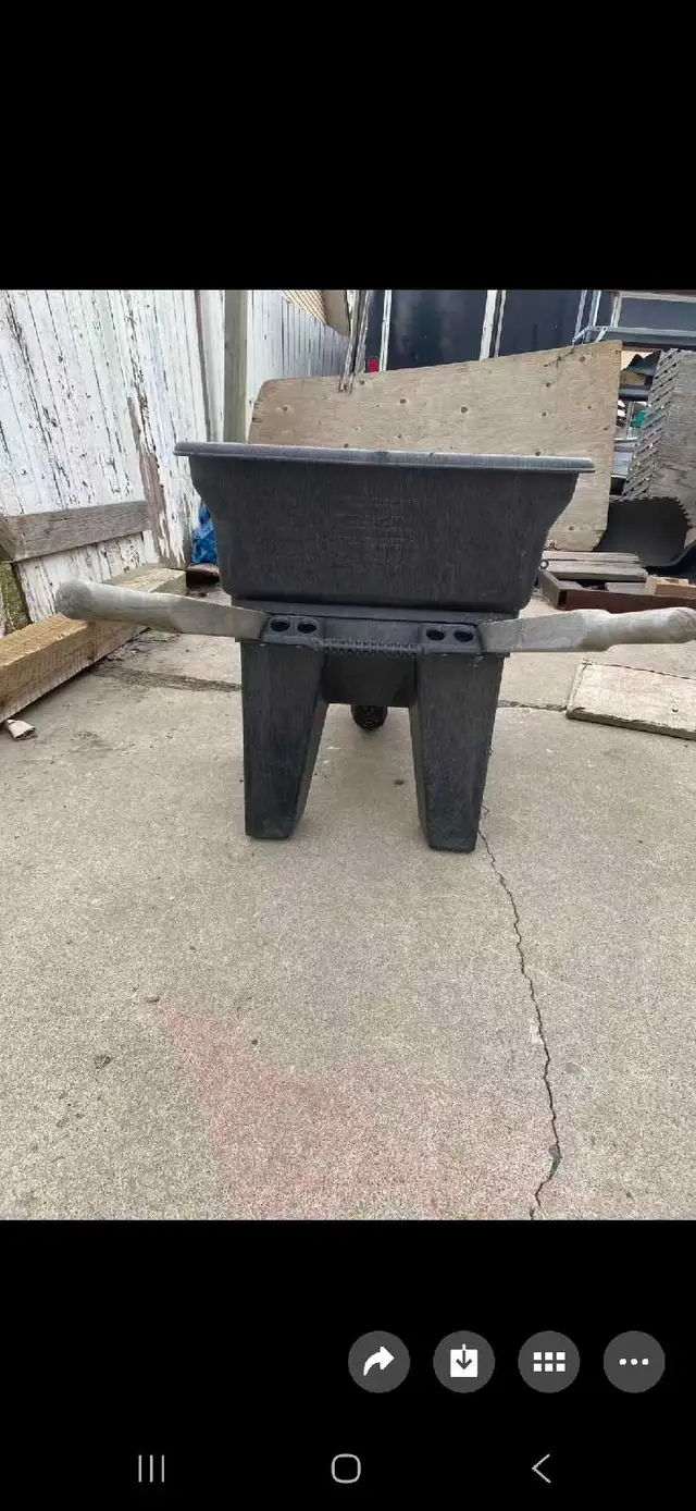 wheelbarrow - Photo 3