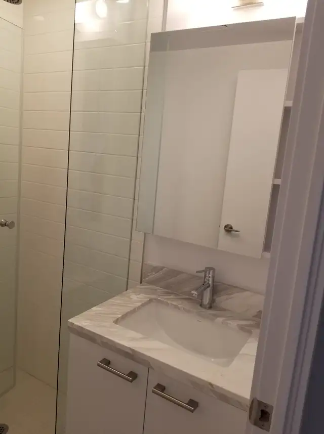 Yonge/Eglinton - Unfurnished 1-bedroom condo apartment for rent - Photo 7