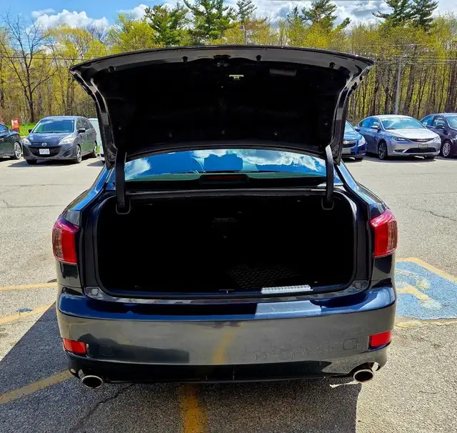 2011 Lexus IS 250 All Wheel Drive/Sunroof/Bluetooth - Photo 10