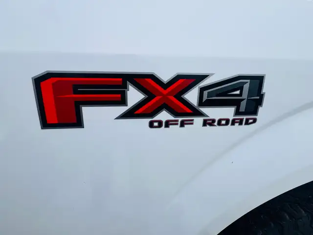 2018 Ford F150 XLT CREW CAB 4X4, 5.0L, V8, Clean Carfax, Clean T - Photo 9