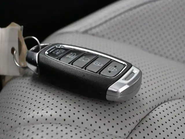 2022 Hyundai Elantra Ultimate Tech Leather, Sunroof, Apple/Andro - Photo 5