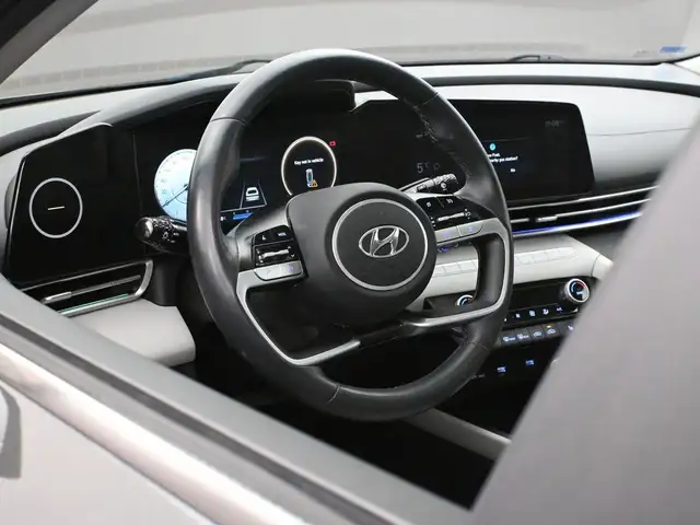 2022 Hyundai Elantra Ultimate Tech Leather, Sunroof, Apple/Andro - Photo 6