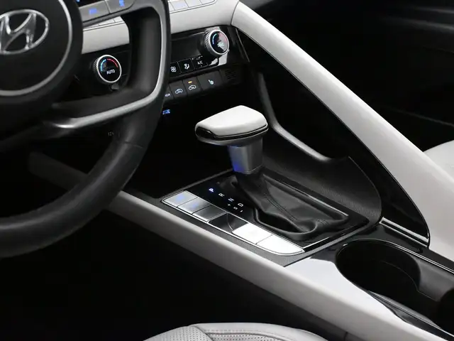2022 Hyundai Elantra Ultimate Tech Leather, Sunroof, Apple/Andro - Photo 8