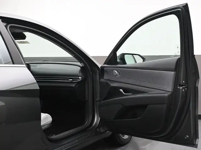 2022 Hyundai Elantra Ultimate Tech Leather, Sunroof, Apple/Andro - Photo 26
