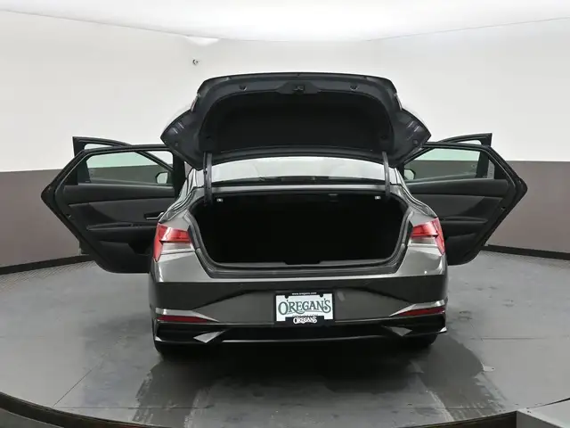 2022 Hyundai Elantra Ultimate Tech Leather, Sunroof, Apple/Andro - Photo 47